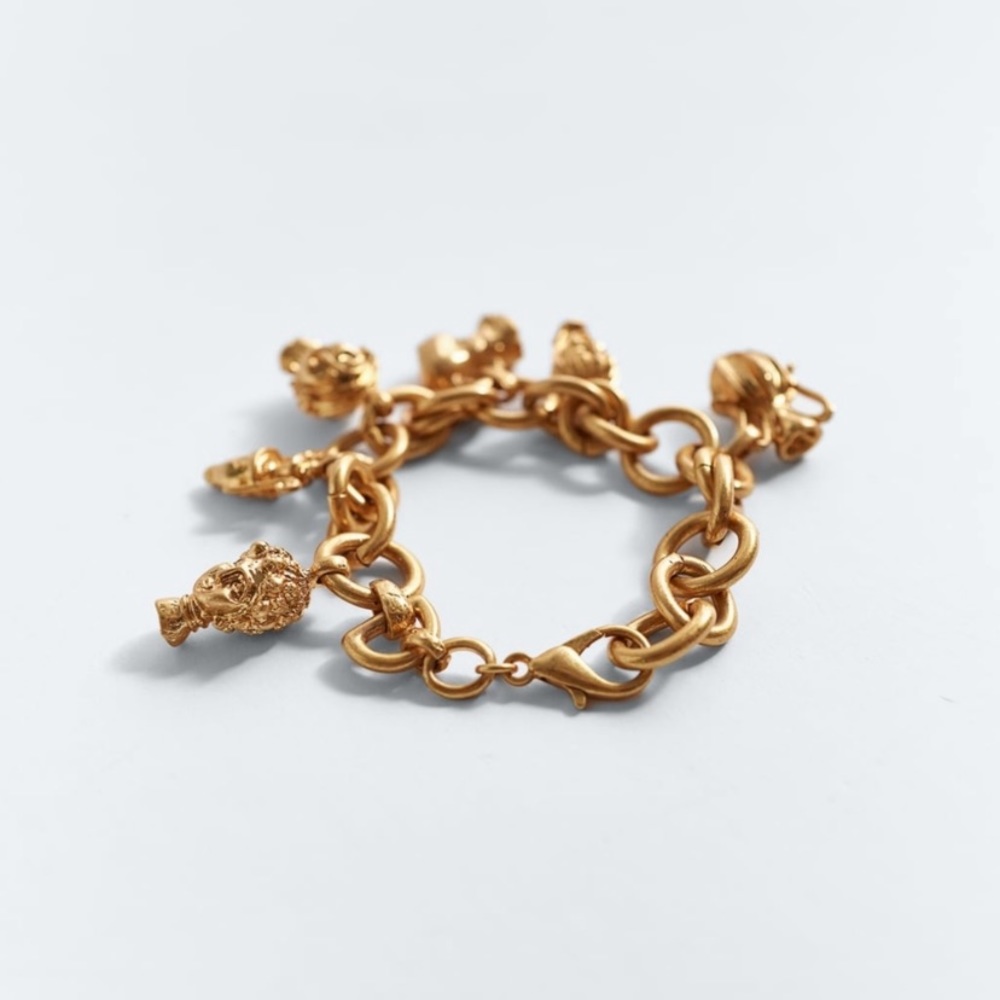NWT Zara rare chunky faces & vaces charm statement bracelet - Picture 6 of 17